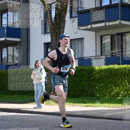 12.04.2026 - 45. Internationalen Wilhelmsburger Insellauf J. Mangold http://msf.ph/oto/9455282 12.04.2026 10:25:48 Ziel 3578, 5767, 5707, 4175, 4460, 2382, 3487, 5708, 4621, 4621, 4061, 3368, 4572, 5742, 4225, 3752, 3047 meine-sportfotos.de