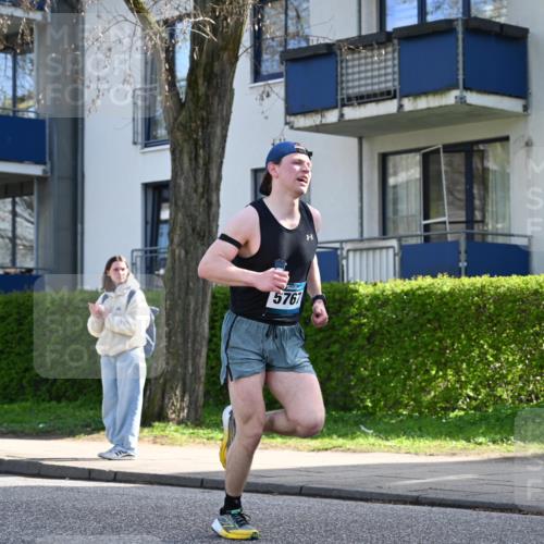 12.04.2026 - 45. Internationalen Wilhelmsburger Insellauf J. Mangold http://msf.ph/oto/9455284 12.04.2026 10:25:48 Ziel 3578, 5767, 5707, 4175, 4460, 2382, 3487, 5708, 4621, 4621, 4061, 3368, 4572, 5742, 4225, 3752, 3047 meine-sportfotos.de