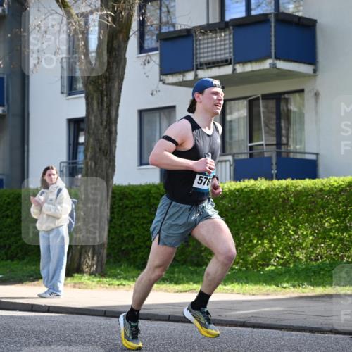 12.04.2026 - 45. Internationalen Wilhelmsburger Insellauf J. Mangold http://msf.ph/oto/9455285 12.04.2026 10:25:48 Ziel 3578, 5767, 5707, 4175, 4460, 2382, 3487, 5708, 4621, 4621, 4061, 3368, 4572, 5742, 4225, 3752, 3047 meine-sportfotos.de
