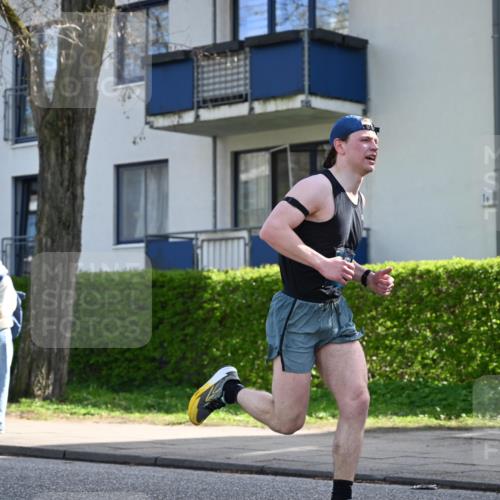 12.04.2026 - 45. Internationalen Wilhelmsburger Insellauf J. Mangold http://msf.ph/oto/9455287 12.04.2026 10:25:48 Ziel 3578, 5767, 5707, 4175, 4460, 2382, 3487, 5708, 4621, 4621, 4061, 3368, 4572, 5742, 4225, 3752, 3047 meine-sportfotos.de
