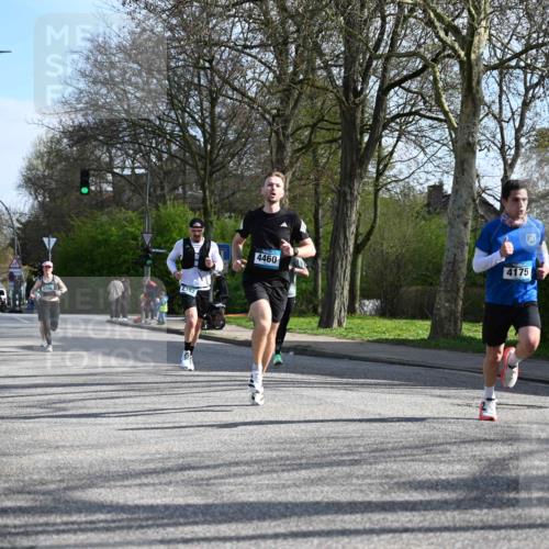 12.04.2026 - 45. Internationalen Wilhelmsburger Insellauf J. Mangold http://msf.ph/oto/9455289 12.04.2026 10:25:59 Ziel 4175, 4460, 2382, 3487, 5708, 4621, 4061, 3368, 4572, 5742, 4225, 5742, 4225, 3752, 3047, 2160 meine-sportfotos.de