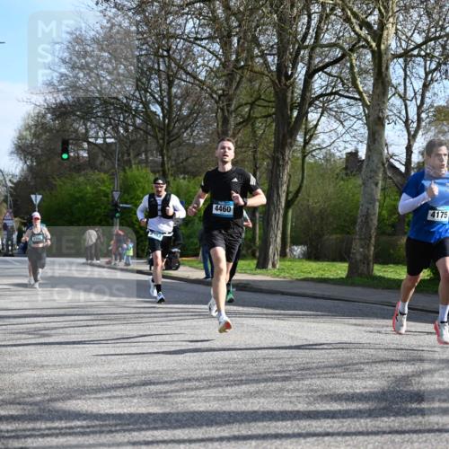 12.04.2026 - 45. Internationalen Wilhelmsburger Insellauf J. Mangold http://msf.ph/oto/9455290 12.04.2026 10:25:59 Ziel 4175, 4460, 2382, 3487, 5708, 4621, 4061, 3368, 4572, 5742, 4225, 5742, 4225, 3752, 3047, 2160 meine-sportfotos.de