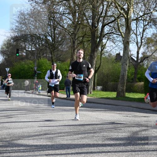 12.04.2026 - 45. Internationalen Wilhelmsburger Insellauf J. Mangold http://msf.ph/oto/9455294 12.04.2026 10:25:59 Ziel 4175, 4460, 2382, 3487, 5708, 4621, 4061, 3368, 4572, 5742, 4225, 5742, 4225, 3752, 3047, 2160 meine-sportfotos.de