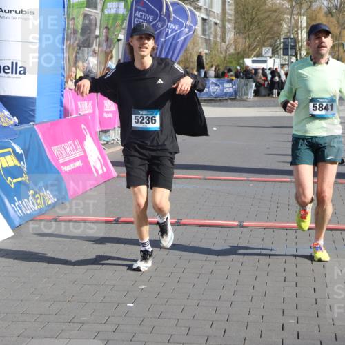 12.04.2026 - 45. Internationalen Wilhelmsburger Insellauf Strokosch-Dieckow http://msf.ph/oto/9455295 12.04.2026 10:30:55 Ziel 5841, 5236, 4713 meine-sportfotos.de