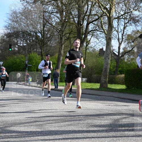 12.04.2026 - 45. Internationalen Wilhelmsburger Insellauf J. Mangold http://msf.ph/oto/9455298 12.04.2026 10:25:59 Ziel 4175, 4460, 2382, 3487, 5708, 4621, 4061, 3368, 4572, 5742, 4225, 5742, 4225, 3752, 3047, 2160 meine-sportfotos.de