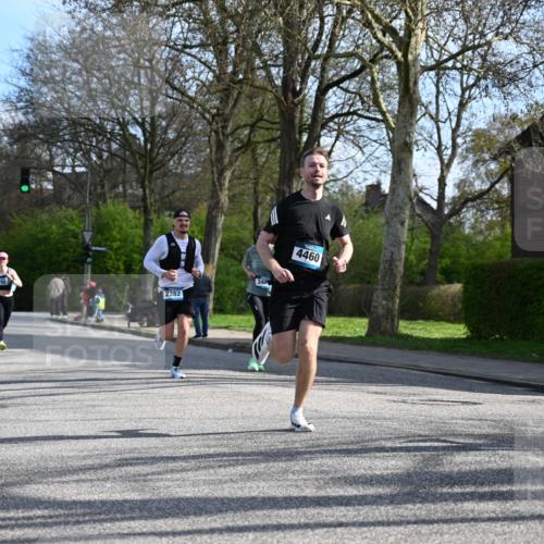 12.04.2026 - 45. Internationalen Wilhelmsburger Insellauf J. Mangold http://msf.ph/oto/9455301 12.04.2026 10:25:59 Ziel 4175, 4460, 2382, 3487, 5708, 4621, 4061, 3368, 4572, 5742, 4225, 5742, 4225, 3752, 3047, 2160 meine-sportfotos.de