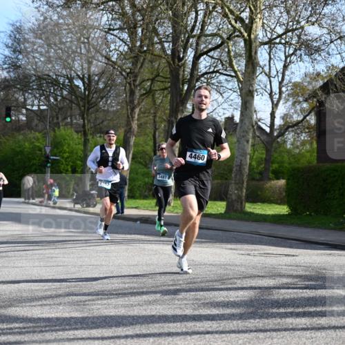 12.04.2026 - 45. Internationalen Wilhelmsburger Insellauf J. Mangold http://msf.ph/oto/9455303 12.04.2026 10:25:59 Ziel 4175, 4460, 2382, 3487, 5708, 4621, 4061, 3368, 4572, 5742, 4225, 5742, 4225, 3752, 3047, 2160 meine-sportfotos.de