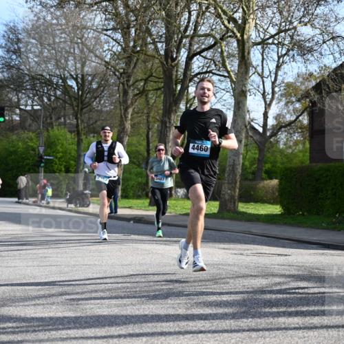 12.04.2026 - 45. Internationalen Wilhelmsburger Insellauf J. Mangold http://msf.ph/oto/9455305 12.04.2026 10:25:59 Ziel 4175, 4460, 2382, 3487, 5708, 4621, 4061, 3368, 4572, 5742, 4225, 5742, 4225, 3752, 3047, 2160 meine-sportfotos.de
