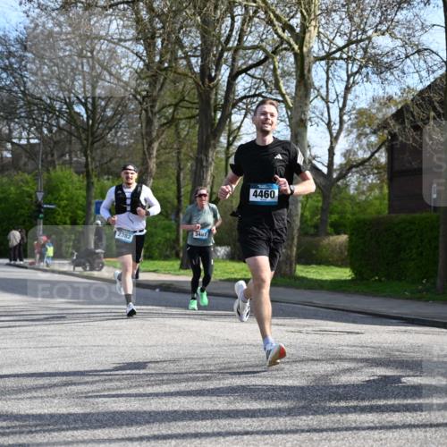 12.04.2026 - 45. Internationalen Wilhelmsburger Insellauf J. Mangold http://msf.ph/oto/9455306 12.04.2026 10:25:59 Ziel 4175, 4460, 2382, 3487, 5708, 4621, 4061, 3368, 4572, 5742, 4225, 5742, 4225, 3752, 3047, 2160 meine-sportfotos.de