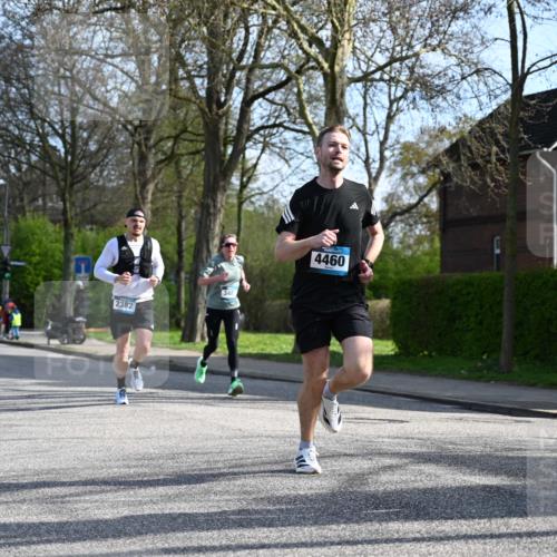 12.04.2026 - 45. Internationalen Wilhelmsburger Insellauf J. Mangold http://msf.ph/oto/9455308 12.04.2026 10:26:00 Ziel 4175, 4460, 2382, 3487, 5708, 4621, 4061, 3368, 4572, 5742, 4225, 3752, 3047, 3752, 3047, 2160 meine-sportfotos.de