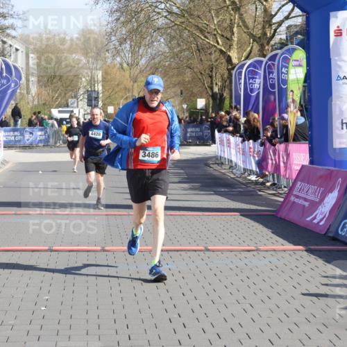 12.04.2026 - 45. Internationalen Wilhelmsburger Insellauf Strokosch-Dieckow http://msf.ph/oto/9455323 12.04.2026 10:43:57 Ziel 3486, 4428, 3022 meine-sportfotos.de