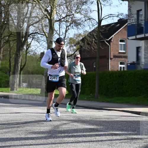 12.04.2026 - 45. Internationalen Wilhelmsburger Insellauf J. Mangold http://msf.ph/oto/9455324 12.04.2026 10:26:01 Ziel 4175, 4460, 2382, 3487, 5708, 4621, 4061, 4061, 3368, 4572, 5742, 4225, 3752, 3047, 2160 meine-sportfotos.de