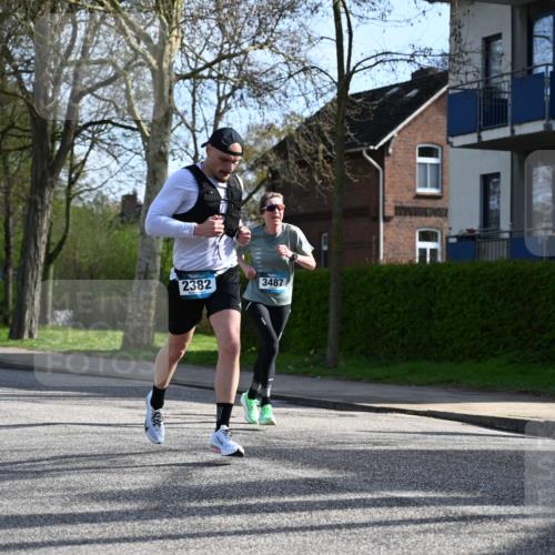 12.04.2026 - 45. Internationalen Wilhelmsburger Insellauf J. Mangold http://msf.ph/oto/9455325 12.04.2026 10:26:01 Ziel 4175, 4460, 2382, 3487, 5708, 4621, 4061, 4061, 3368, 4572, 5742, 4225, 3752, 3047, 2160 meine-sportfotos.de