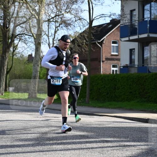 12.04.2026 - 45. Internationalen Wilhelmsburger Insellauf J. Mangold http://msf.ph/oto/9455326 12.04.2026 10:26:01 Ziel 4175, 4460, 2382, 3487, 5708, 4621, 4061, 4061, 3368, 4572, 5742, 4225, 3752, 3047, 2160 meine-sportfotos.de