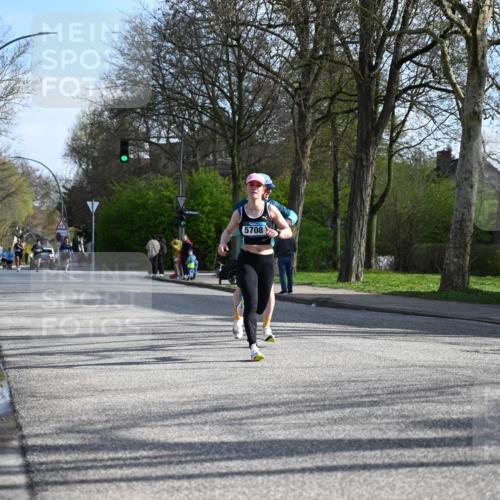 12.04.2026 - 45. Internationalen Wilhelmsburger Insellauf J. Mangold http://msf.ph/oto/9455329 12.04.2026 10:26:03 Ziel 4175, 4460, 2382, 3487, 5708, 4621, 4061, 3368, 4572, 5742, 4225, 3752, 3047, 2160, 2160, 4673 meine-sportfotos.de