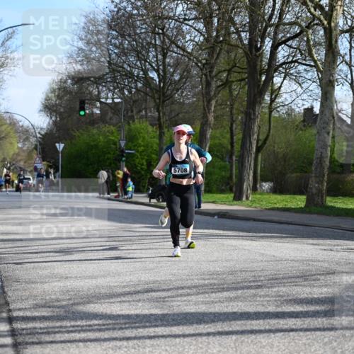 12.04.2026 - 45. Internationalen Wilhelmsburger Insellauf J. Mangold http://msf.ph/oto/9455331 12.04.2026 10:26:03 Ziel 4175, 4460, 2382, 3487, 5708, 4621, 4061, 3368, 4572, 5742, 4225, 3752, 3047, 2160, 2160, 4673 meine-sportfotos.de