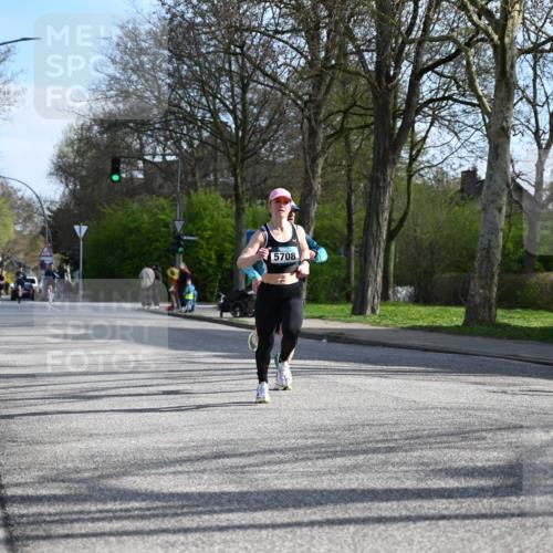 12.04.2026 - 45. Internationalen Wilhelmsburger Insellauf J. Mangold http://msf.ph/oto/9455332 12.04.2026 10:26:03 Ziel 4175, 4460, 2382, 3487, 5708, 4621, 4061, 3368, 4572, 5742, 4225, 3752, 3047, 2160, 2160, 4673 meine-sportfotos.de
