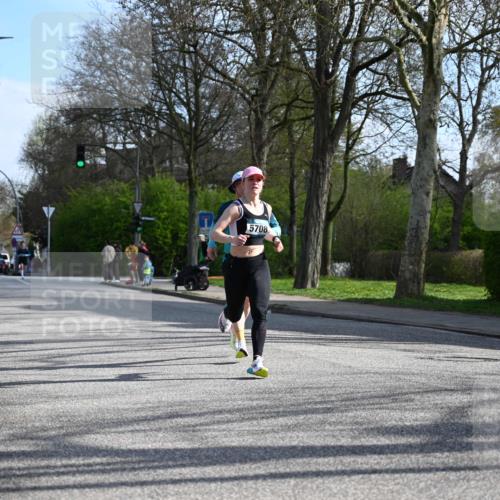 12.04.2026 - 45. Internationalen Wilhelmsburger Insellauf J. Mangold http://msf.ph/oto/9455335 12.04.2026 10:26:03 Ziel 4175, 4460, 2382, 3487, 5708, 4621, 4061, 3368, 4572, 5742, 4225, 3752, 3047, 2160, 2160, 4673 meine-sportfotos.de