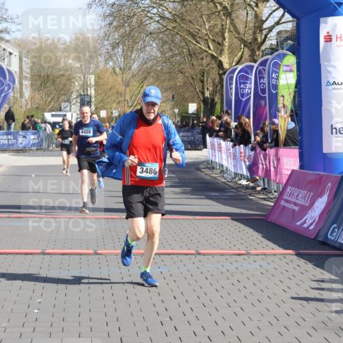 12.04.2026 - 45. Internationalen Wilhelmsburger Insellauf Strokosch-Dieckow http://msf.ph/oto/9455336 12.04.2026 10:43:58 Ziel 3486, 4428, 3022 meine-sportfotos.de