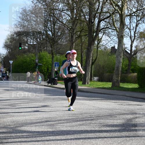 12.04.2026 - 45. Internationalen Wilhelmsburger Insellauf J. Mangold http://msf.ph/oto/9455337 12.04.2026 10:26:03 Ziel 4175, 4460, 2382, 3487, 5708, 4621, 4061, 3368, 4572, 5742, 4225, 3752, 3047, 2160, 2160, 4673 meine-sportfotos.de