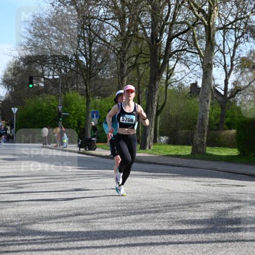 12.04.2026 - 45. Internationalen Wilhelmsburger Insellauf J. Mangold http://msf.ph/oto/9455339 12.04.2026 10:26:03 Ziel 4175, 4460, 2382, 3487, 5708, 4621, 4061, 3368, 4572, 5742, 4225, 3752, 3047, 2160, 2160, 4673 meine-sportfotos.de