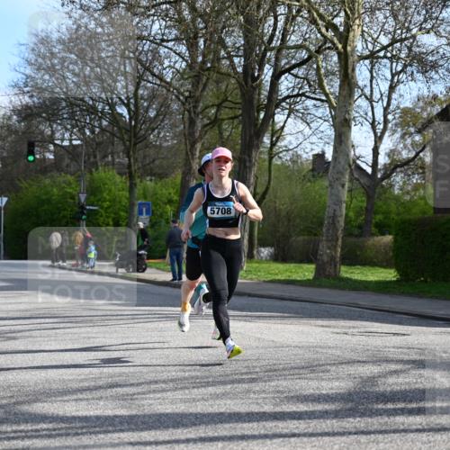 12.04.2026 - 45. Internationalen Wilhelmsburger Insellauf J. Mangold http://msf.ph/oto/9455341 12.04.2026 10:26:03 Ziel 4175, 4460, 2382, 3487, 5708, 4621, 4061, 3368, 4572, 5742, 4225, 3752, 3047, 2160, 2160, 4673 meine-sportfotos.de
