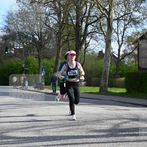 12.04.2026 - 45. Internationalen Wilhelmsburger Insellauf J. Mangold http://msf.ph/oto/9455344 12.04.2026 10:26:03 Ziel 4175, 4460, 2382, 3487, 5708, 4621, 4061, 3368, 4572, 5742, 4225, 3752, 3047, 2160, 2160, 4673 meine-sportfotos.de