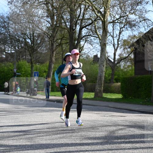 12.04.2026 - 45. Internationalen Wilhelmsburger Insellauf J. Mangold http://msf.ph/oto/9455346 12.04.2026 10:26:04 Ziel 4175, 4460, 2382, 3487, 5708, 4621, 4061, 3368, 4572, 5742, 4225, 3752, 3047, 2160, 4673 meine-sportfotos.de