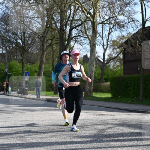 12.04.2026 - 45. Internationalen Wilhelmsburger Insellauf J. Mangold http://msf.ph/oto/9455350 12.04.2026 10:26:04 Ziel 4175, 4460, 2382, 3487, 5708, 4621, 4061, 3368, 4572, 5742, 4225, 3752, 3047, 2160, 4673 meine-sportfotos.de
