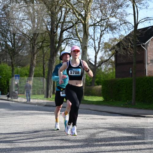 12.04.2026 - 45. Internationalen Wilhelmsburger Insellauf J. Mangold http://msf.ph/oto/9455352 12.04.2026 10:26:04 Ziel 4175, 4460, 2382, 3487, 5708, 4621, 4061, 3368, 4572, 5742, 4225, 3752, 3047, 2160, 4673 meine-sportfotos.de