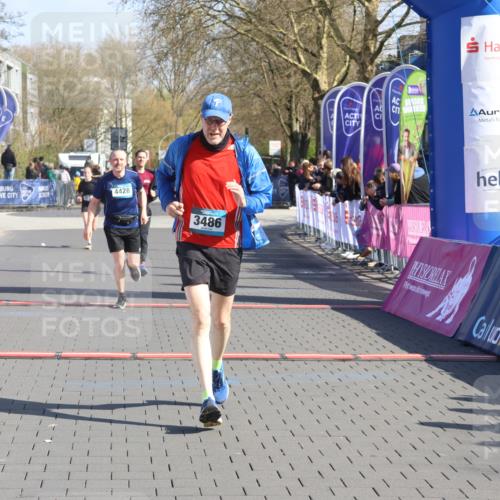 12.04.2026 - 45. Internationalen Wilhelmsburger Insellauf Strokosch-Dieckow http://msf.ph/oto/9455355 12.04.2026 10:43:58 Ziel 3486, 4428, 3022 meine-sportfotos.de