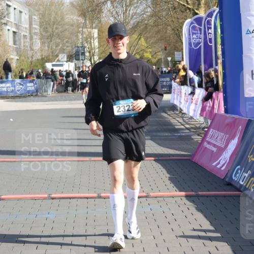 12.04.2026 - 45. Internationalen Wilhelmsburger Insellauf Strokosch-Dieckow http://msf.ph/oto/9455357 12.04.2026 10:31:04 Ziel 2323 meine-sportfotos.de