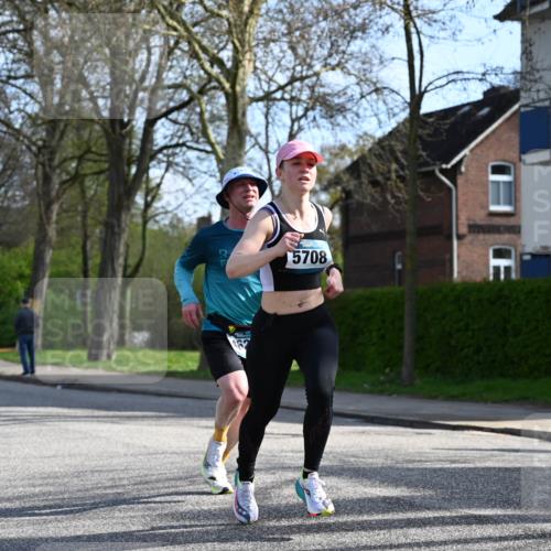 12.04.2026 - 45. Internationalen Wilhelmsburger Insellauf J. Mangold http://msf.ph/oto/9455360 12.04.2026 10:26:04 Ziel 4175, 4460, 2382, 3487, 5708, 4621, 4061, 3368, 4572, 5742, 4225, 3752, 3047, 2160, 4673 meine-sportfotos.de