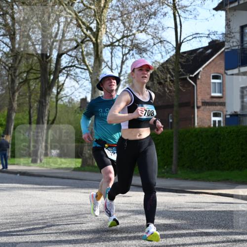 12.04.2026 - 45. Internationalen Wilhelmsburger Insellauf J. Mangold http://msf.ph/oto/9455361 12.04.2026 10:26:04 Ziel 4175, 4460, 2382, 3487, 5708, 4621, 4061, 3368, 4572, 5742, 4225, 3752, 3047, 2160, 4673 meine-sportfotos.de