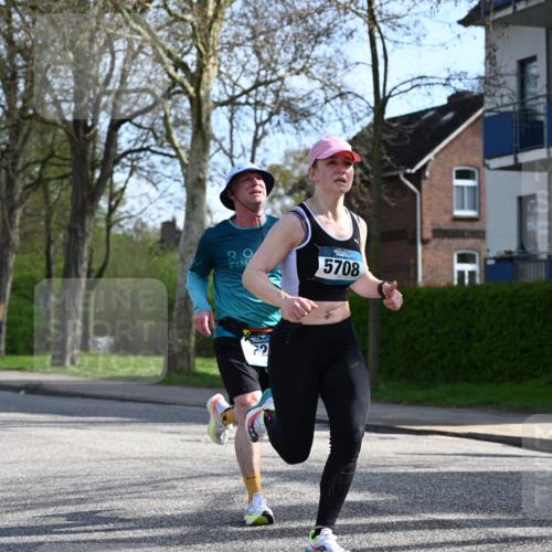 12.04.2026 - 45. Internationalen Wilhelmsburger Insellauf J. Mangold http://msf.ph/oto/9455364 12.04.2026 10:26:04 Ziel 4175, 4460, 2382, 3487, 5708, 4621, 4061, 3368, 4572, 5742, 4225, 3752, 3047, 2160, 4673 meine-sportfotos.de