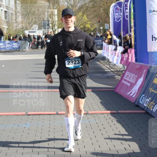 12.04.2026 - 45. Internationalen Wilhelmsburger Insellauf Strokosch-Dieckow http://msf.ph/oto/9455368 12.04.2026 10:31:04 Ziel 2323 meine-sportfotos.de