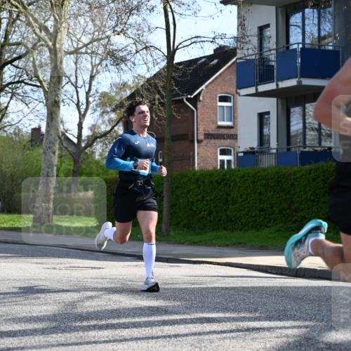 12.04.2026 - 45. Internationalen Wilhelmsburger Insellauf J. Mangold http://msf.ph/oto/9455385 12.04.2026 10:26:19 Ziel 4061, 3368, 4572, 5742, 4225, 3752, 3047, 2160, 4673, 5344, 4941 meine-sportfotos.de