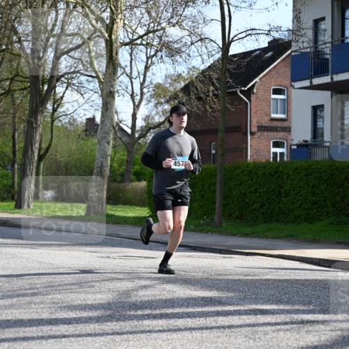 12.04.2026 - 45. Internationalen Wilhelmsburger Insellauf J. Mangold http://msf.ph/oto/9455389 12.04.2026 10:26:21 Ziel 4061, 3368, 4572, 5742, 4225, 3752, 3047, 2160, 4673, 5344, 4941 meine-sportfotos.de