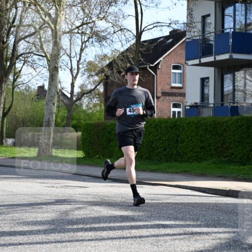 12.04.2026 - 45. Internationalen Wilhelmsburger Insellauf J. Mangold http://msf.ph/oto/9455393 12.04.2026 10:26:21 Ziel 4061, 3368, 4572, 5742, 4225, 3752, 3047, 2160, 4673, 5344, 4941 meine-sportfotos.de