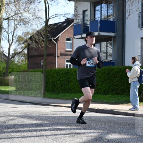 12.04.2026 - 45. Internationalen Wilhelmsburger Insellauf J. Mangold http://msf.ph/oto/9455403 12.04.2026 10:26:22 Ziel 4061, 3368, 4572, 5742, 4225, 3752, 3047, 2160, 4673, 5344, 4941, 5503 meine-sportfotos.de