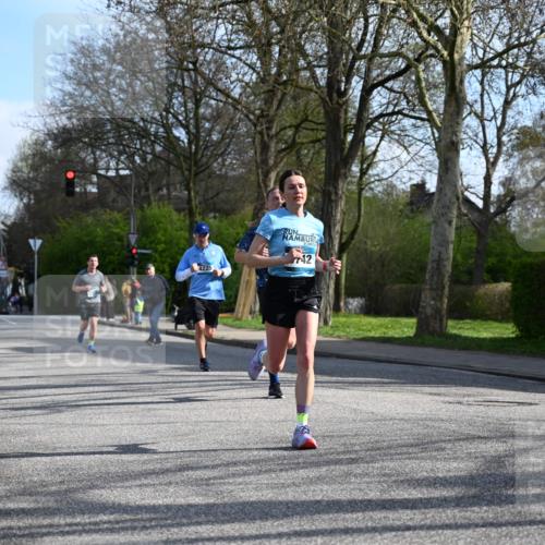 12.04.2026 - 45. Internationalen Wilhelmsburger Insellauf J. Mangold http://msf.ph/oto/9455404 12.04.2026 10:26:26 Ziel 4061, 3368, 4572, 5742, 4225, 3752, 3047, 2160, 4673, 5344, 4941, 5503, 5055 meine-sportfotos.de