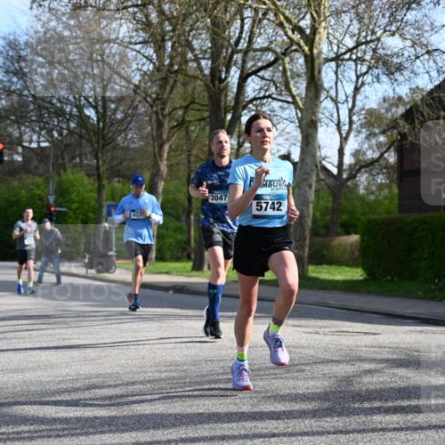 12.04.2026 - 45. Internationalen Wilhelmsburger Insellauf J. Mangold http://msf.ph/oto/9455414 12.04.2026 10:26:27 Ziel 3368, 4572, 5742, 4225, 3752, 3047, 2160, 4673, 4673, 5344, 4941, 4941, 5503, 5055 meine-sportfotos.de