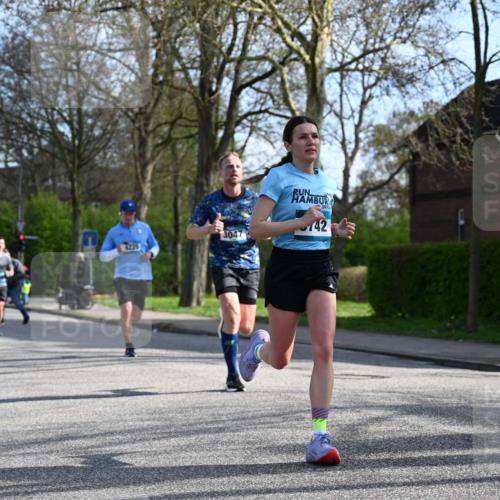 12.04.2026 - 45. Internationalen Wilhelmsburger Insellauf J. Mangold http://msf.ph/oto/9455416 12.04.2026 10:26:27 Ziel 3368, 4572, 5742, 4225, 3752, 3047, 2160, 4673, 4673, 5344, 4941, 4941, 5503, 5055 meine-sportfotos.de