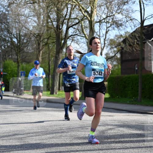 12.04.2026 - 45. Internationalen Wilhelmsburger Insellauf J. Mangold http://msf.ph/oto/9455418 12.04.2026 10:26:27 Ziel 3368, 4572, 5742, 4225, 3752, 3047, 2160, 4673, 4673, 5344, 4941, 4941, 5503, 5055 meine-sportfotos.de