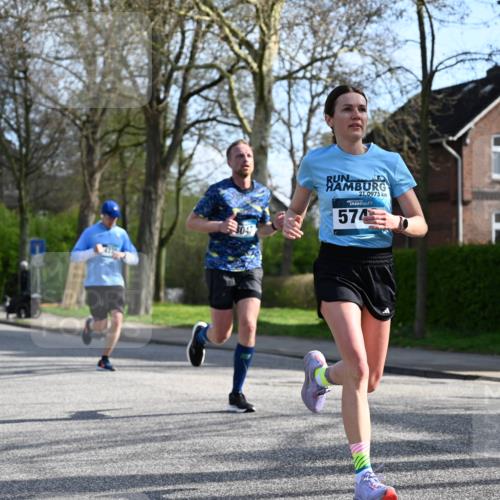 12.04.2026 - 45. Internationalen Wilhelmsburger Insellauf J. Mangold http://msf.ph/oto/9455422 12.04.2026 10:26:27 Ziel 3368, 4572, 5742, 4225, 3752, 3047, 2160, 4673, 4673, 5344, 4941, 4941, 5503, 5055 meine-sportfotos.de