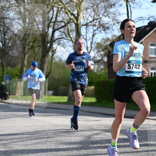12.04.2026 - 45. Internationalen Wilhelmsburger Insellauf J. Mangold http://msf.ph/oto/9455426 12.04.2026 10:26:27 Ziel 3368, 4572, 5742, 4225, 3752, 3047, 2160, 4673, 4673, 5344, 4941, 4941, 5503, 5055 meine-sportfotos.de