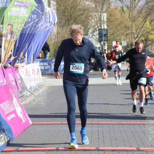 12.04.2026 - 45. Internationalen Wilhelmsburger Insellauf Strokosch-Dieckow http://msf.ph/oto/9455436 12.04.2026 10:44:15 Ziel 2065, 3345, 2073 meine-sportfotos.de