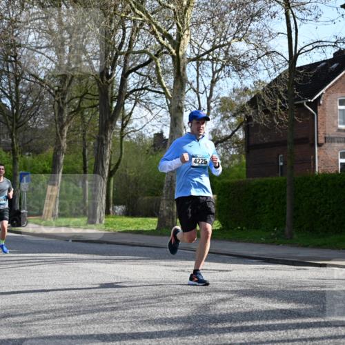 12.04.2026 - 45. Internationalen Wilhelmsburger Insellauf J. Mangold http://msf.ph/oto/9455437 12.04.2026 10:26:29 Ziel 3368, 4572, 5742, 4225, 3752, 3047, 2160, 4673, 5344, 4941, 5503, 5055, 5301 meine-sportfotos.de