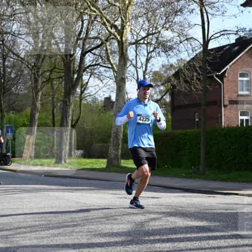 12.04.2026 - 45. Internationalen Wilhelmsburger Insellauf J. Mangold http://msf.ph/oto/9455439 12.04.2026 10:26:29 Ziel 3368, 4572, 5742, 4225, 3752, 3047, 2160, 4673, 5344, 4941, 5503, 5055, 5301 meine-sportfotos.de