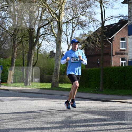 12.04.2026 - 45. Internationalen Wilhelmsburger Insellauf J. Mangold http://msf.ph/oto/9455440 12.04.2026 10:26:29 Ziel 3368, 4572, 5742, 4225, 3752, 3047, 2160, 4673, 5344, 4941, 5503, 5055, 5301 meine-sportfotos.de